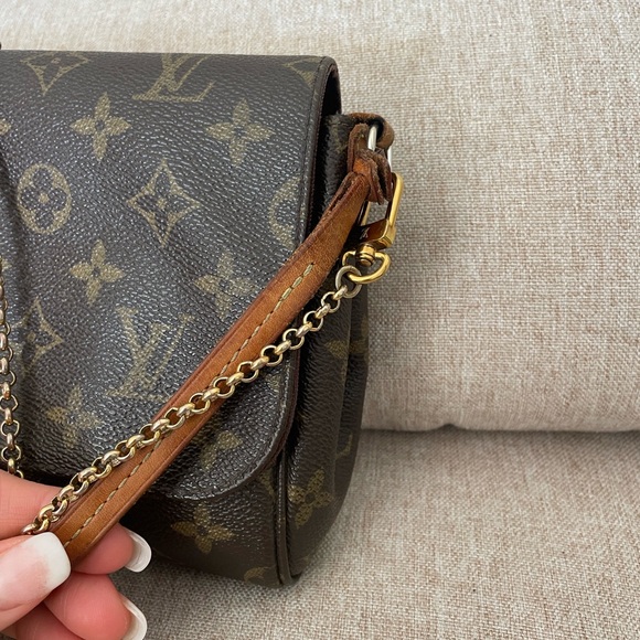 Louis Vuitton, favorite MM Crossbody Bag - Picture 16 of 16